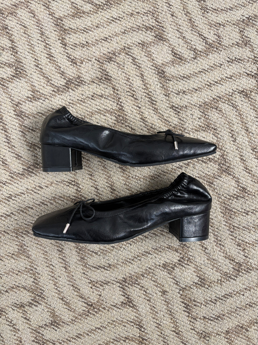 SQUARE TOE BOW HEELS