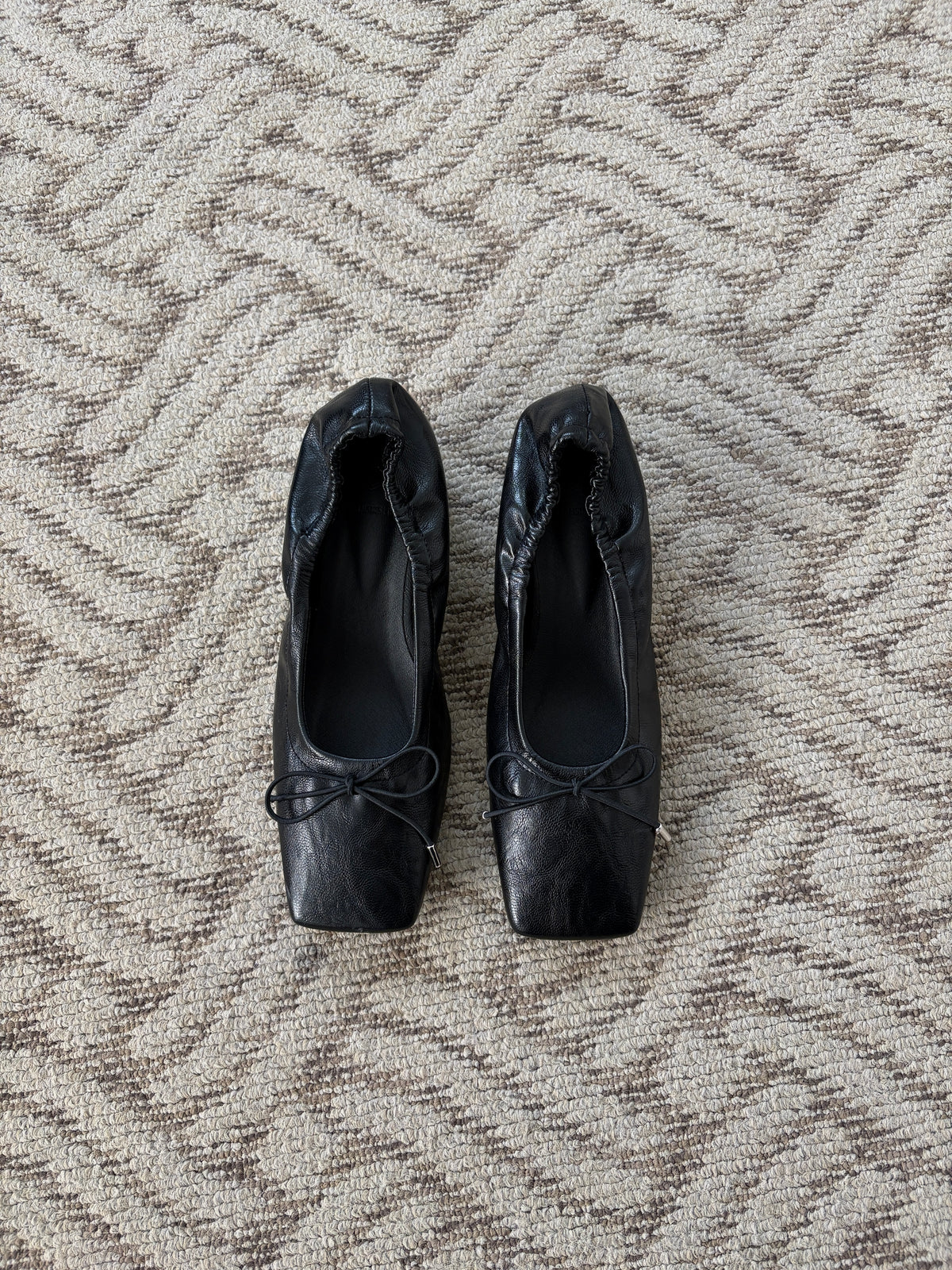 SQUARE TOE BOW HEELS